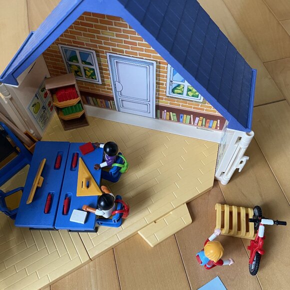 Playmobil Portable School Set – Learn and Have Fun on the Go! - Picture 4 of 5